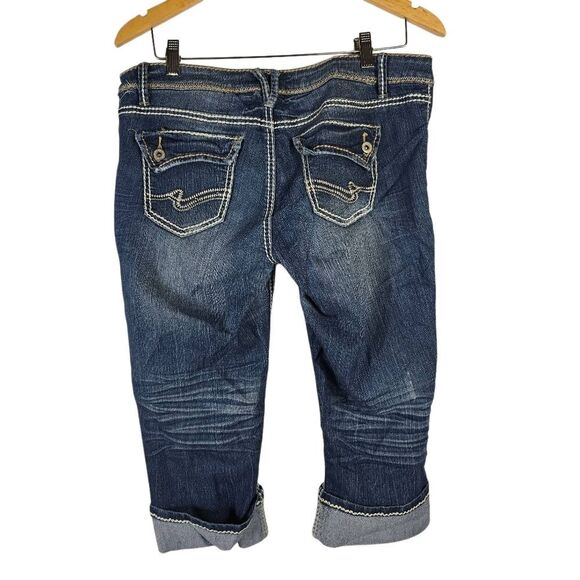 Rue21 Distressed Denim  Medium Wash Capri Jeans - Picture 2 of 13